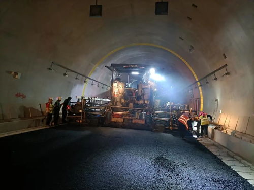 興義環(huán)城高速公路路面施工進度達90