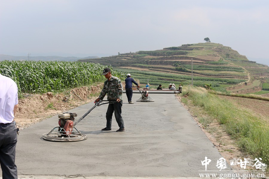 甘谷:強(qiáng)化基礎(chǔ)建設(shè) 助推精準(zhǔn)扶貧(組圖)