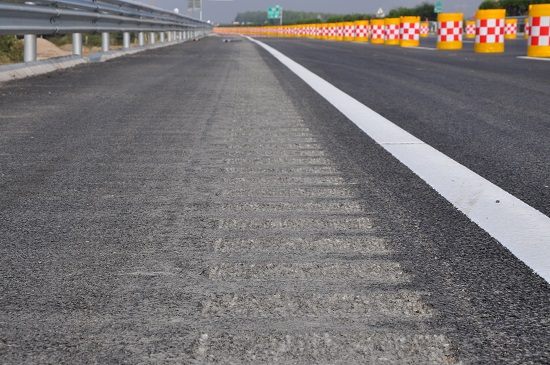 山東高速集團(tuán)投資建設(shè)的濟(jì)青高速公路,改擴(kuò)建工程順利實(shí)現(xiàn)第二次交通轉(zhuǎn)序