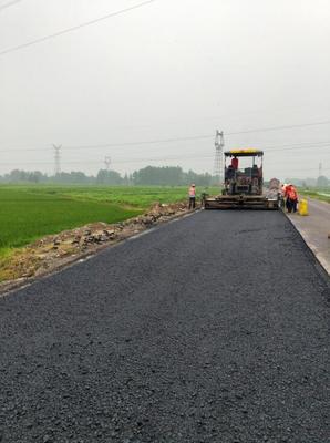 城東物流專用公路工程第三標(biāo)段路面刷黑完工