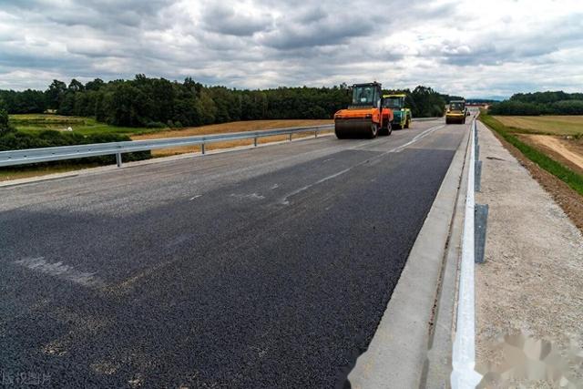 公路項目路面透層、封層和粘層施工方案