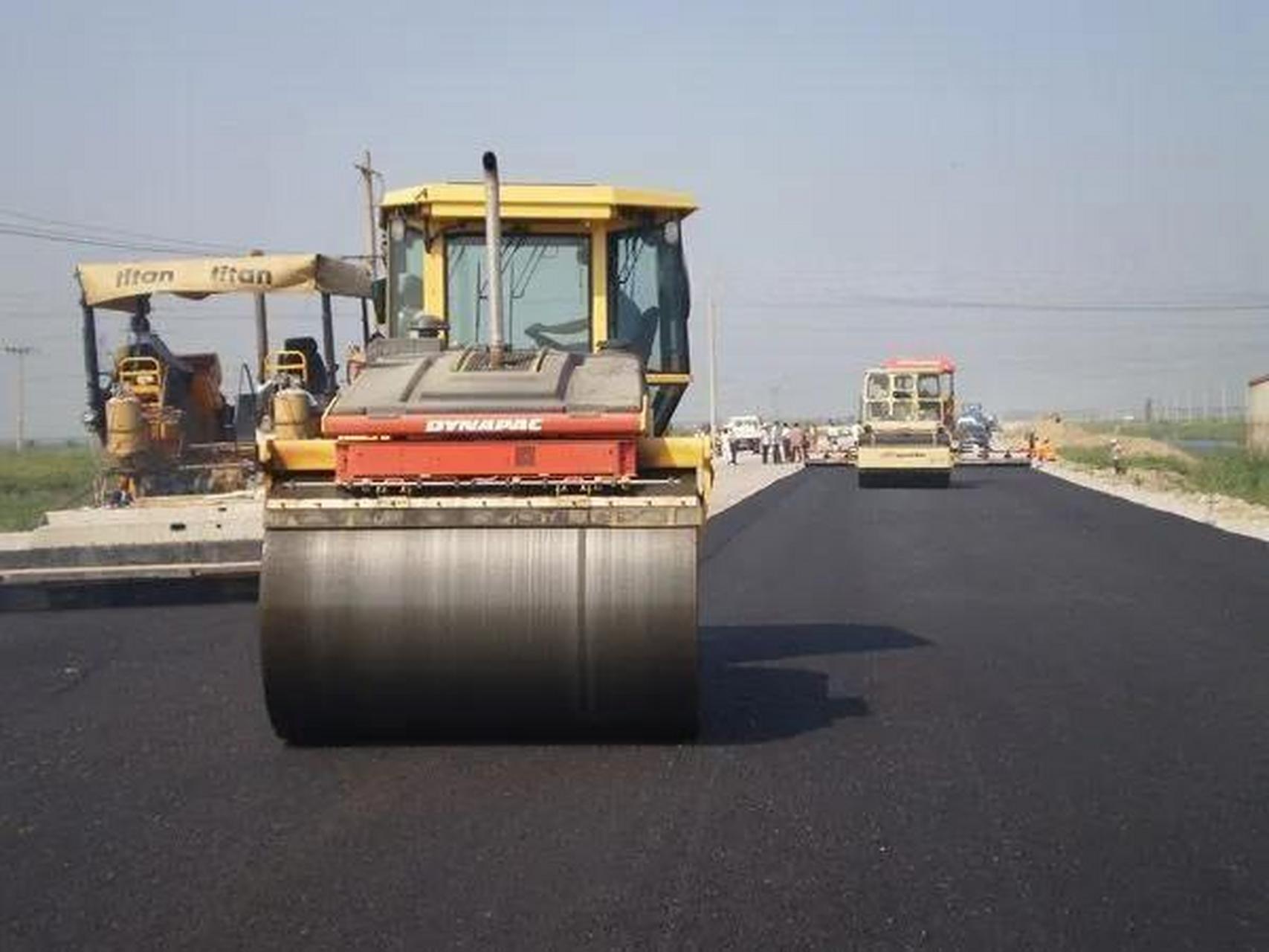 水泥路壽命更長，為何高速公路偏好瀝青路面？